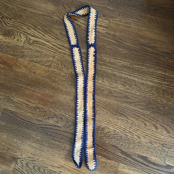 Vintage 60s/70s Boho Festival Tan Suede Belt with Navy Blue Yarn Crochet Edges - Picture 3 of 4